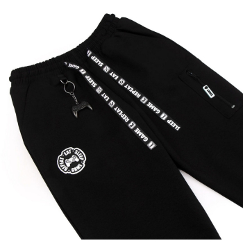 Spodnie dresowe młodzieżowe  <br /> GANGS - GAMER -czarne  <br /> Rozmiary 134 - 140 - 146